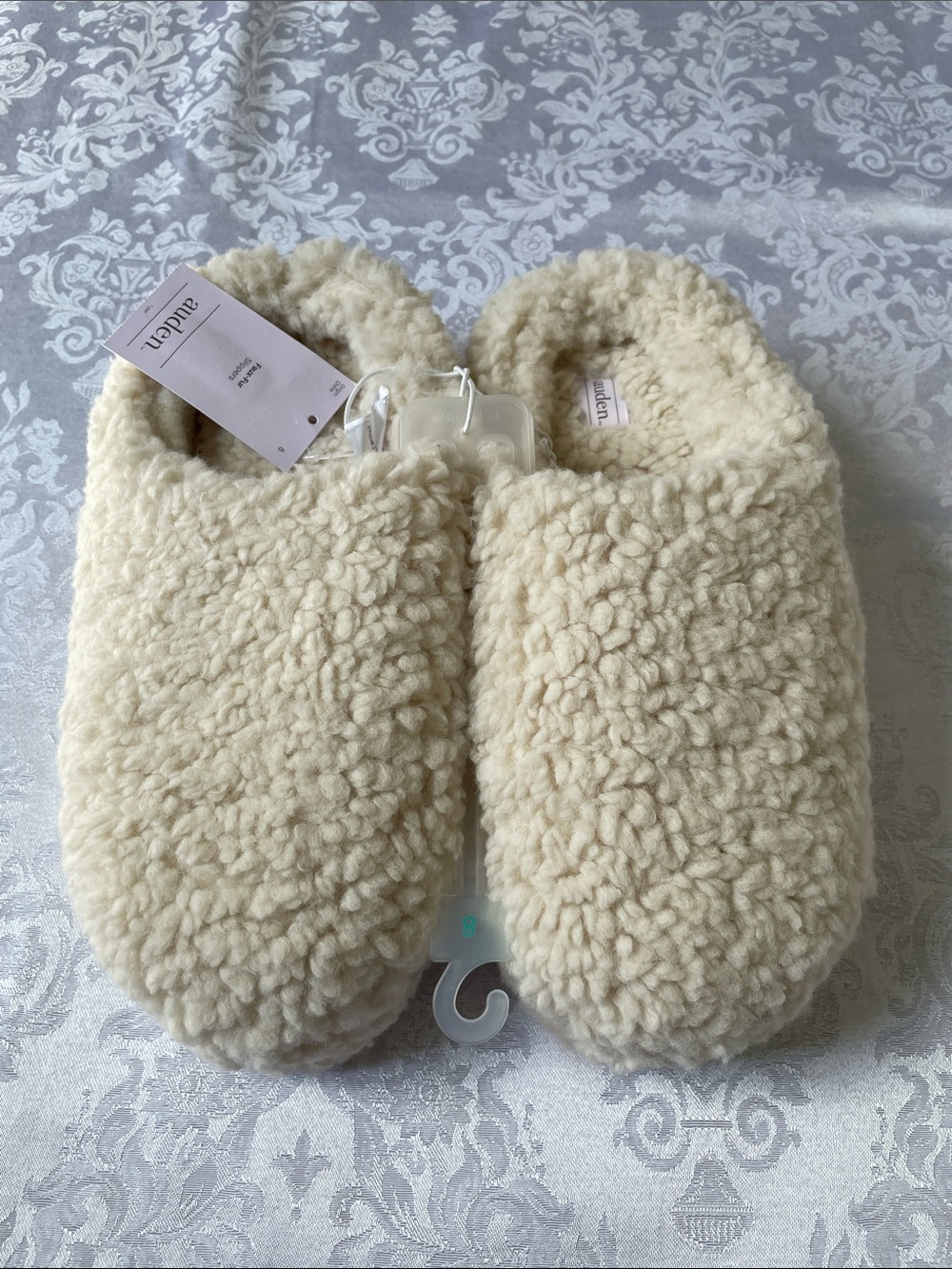 NWT Auden Cozy Cream Shearling Slipper Mules.  Size 8. - Picture 2 of 4